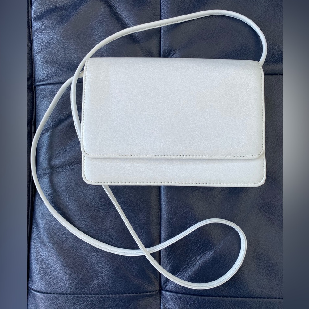 Enzo Angiolini white mini bag 7.5 x 5.5 in. NWOT. Perfect for spring & summer!